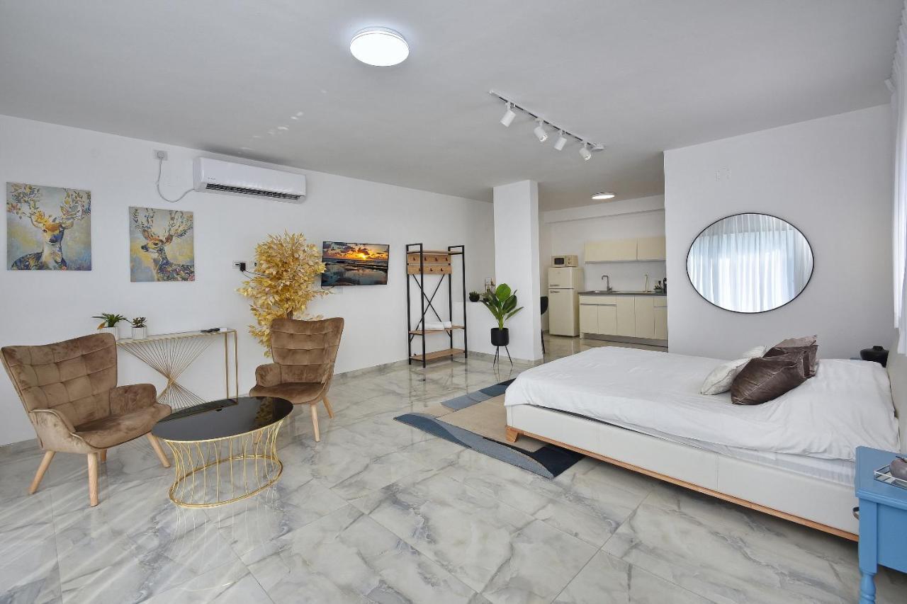 הסויטות של פולי Apartamento Manot Exterior foto