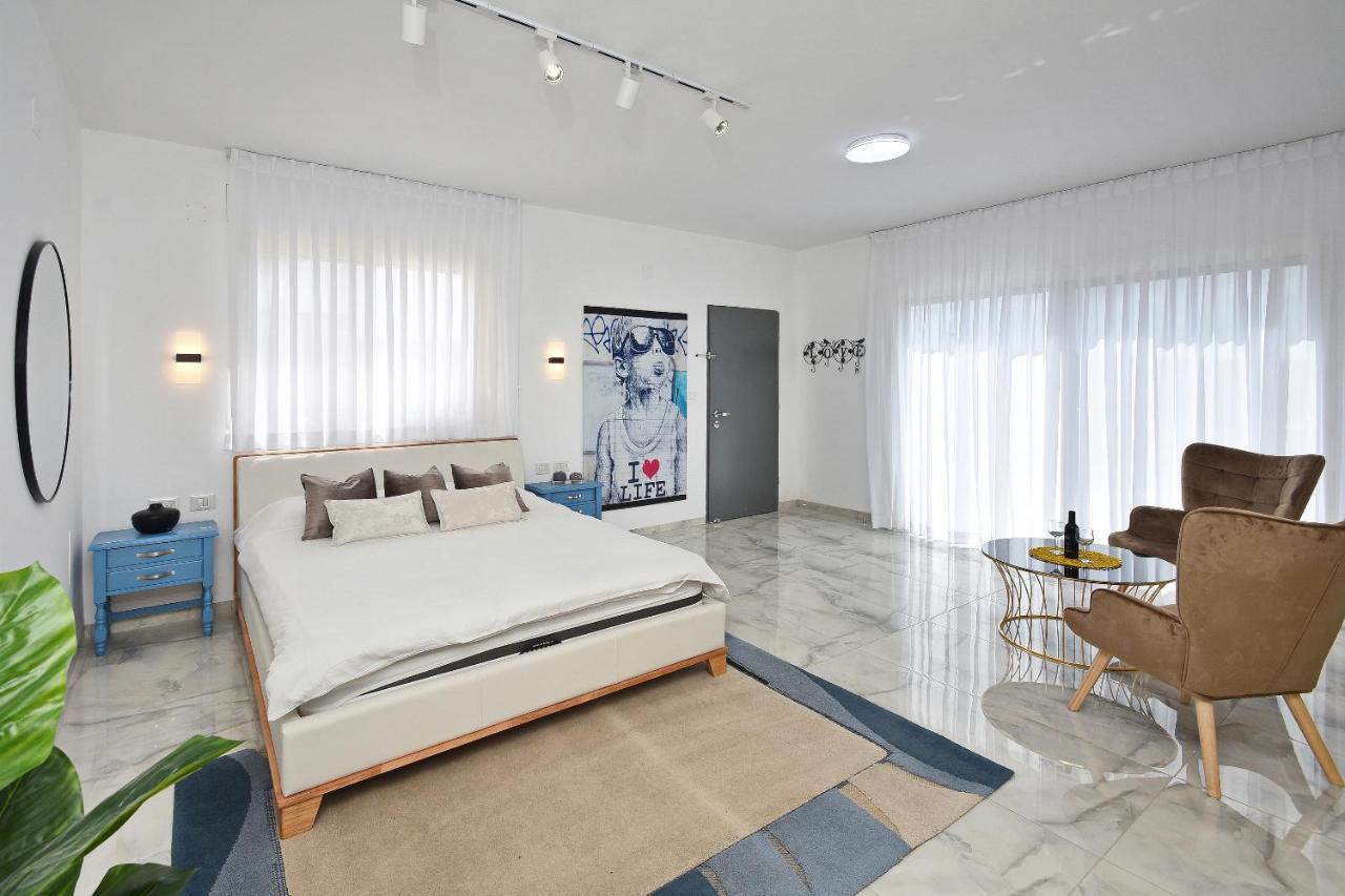 הסויטות של פולי Apartamento Manot Exterior foto
