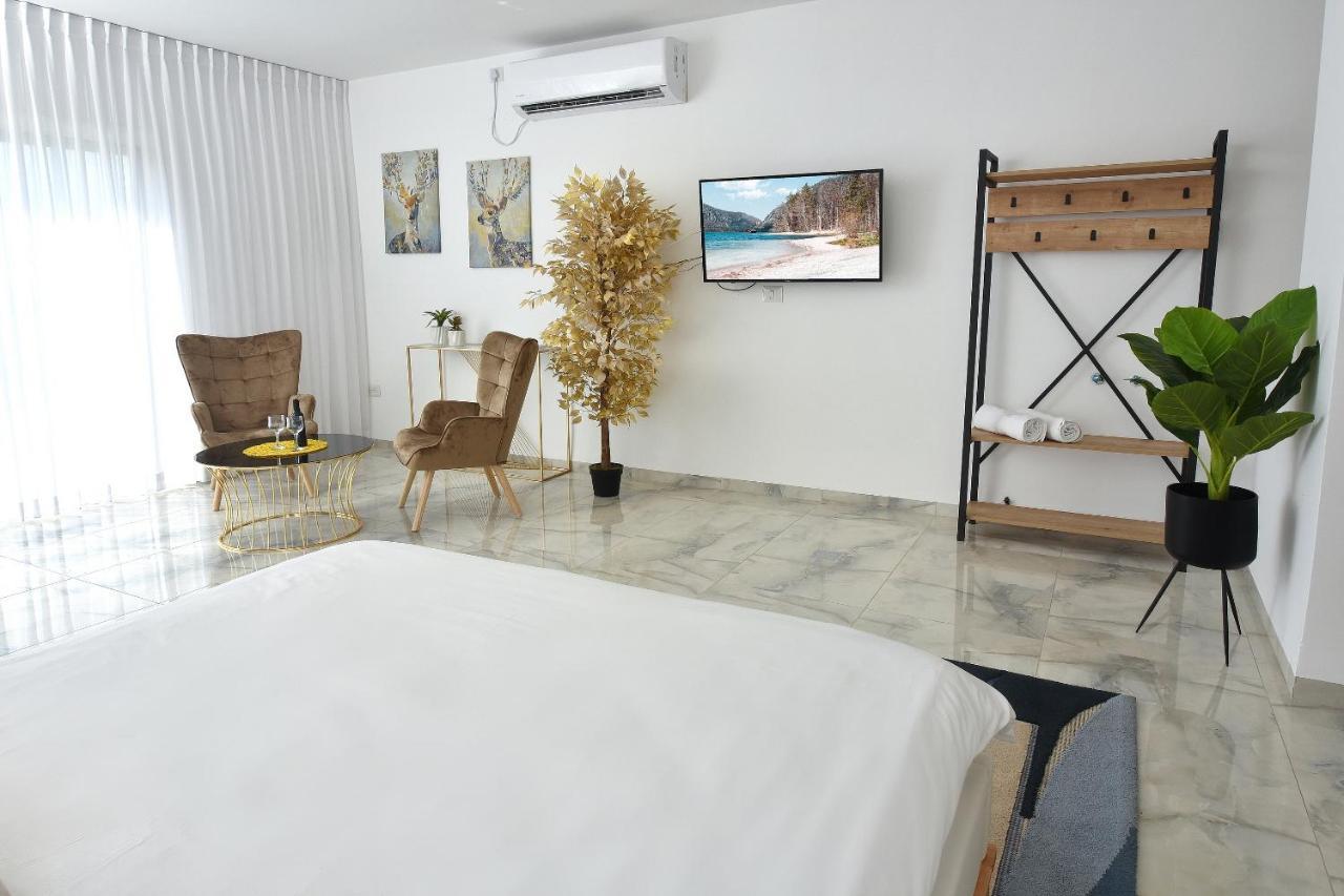הסויטות של פולי Apartamento Manot Exterior foto