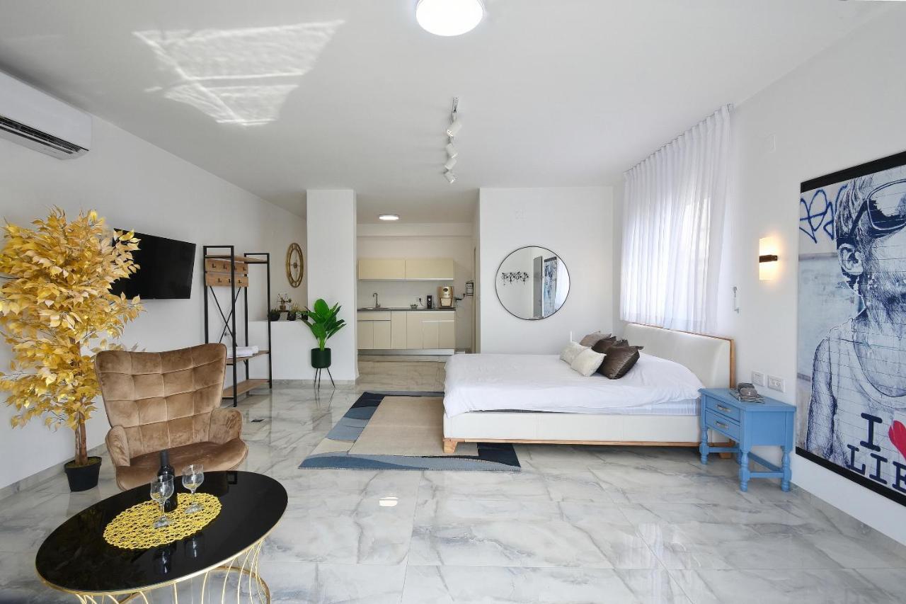 הסויטות של פולי Apartamento Manot Exterior foto