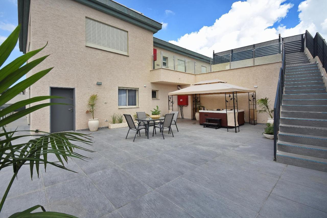 הסויטות של פולי Apartamento Manot Exterior foto
