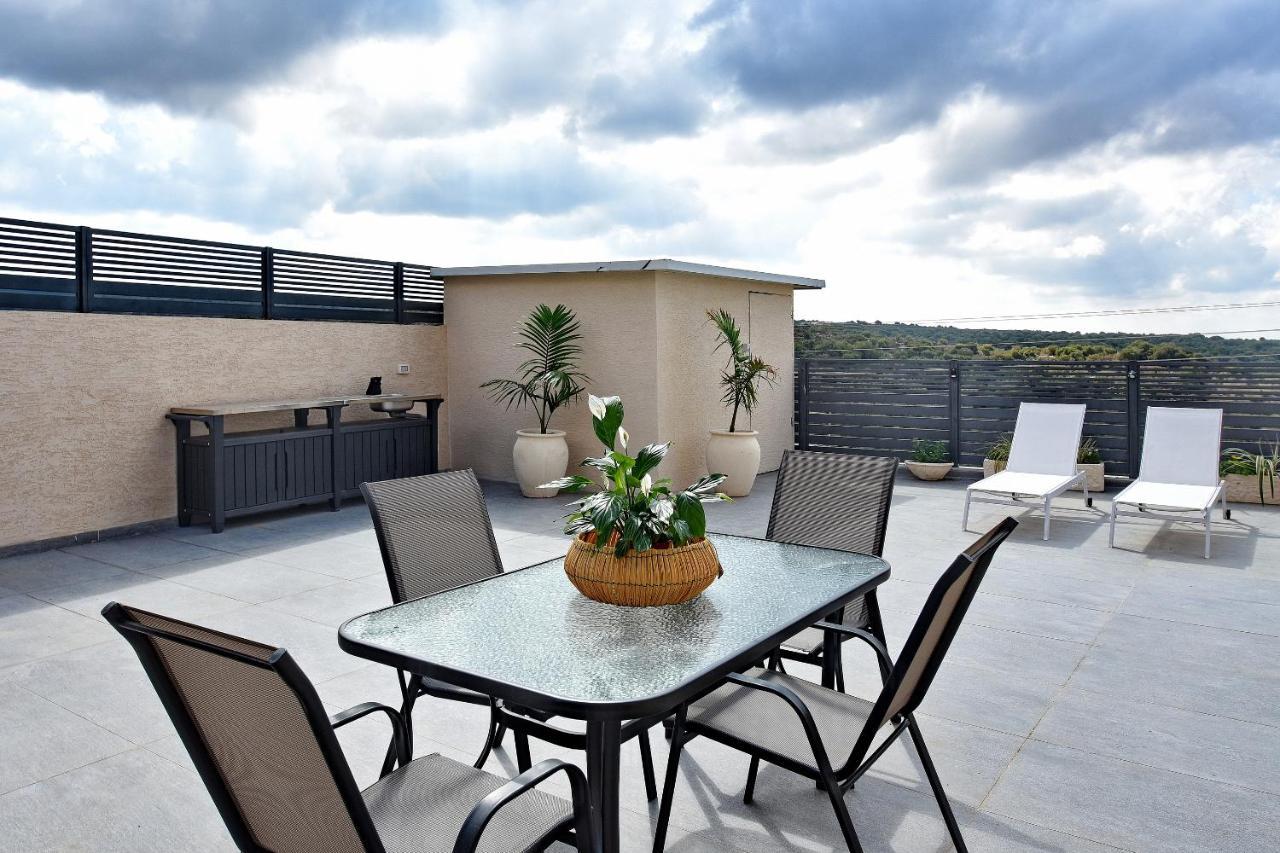הסויטות של פולי Apartamento Manot Exterior foto